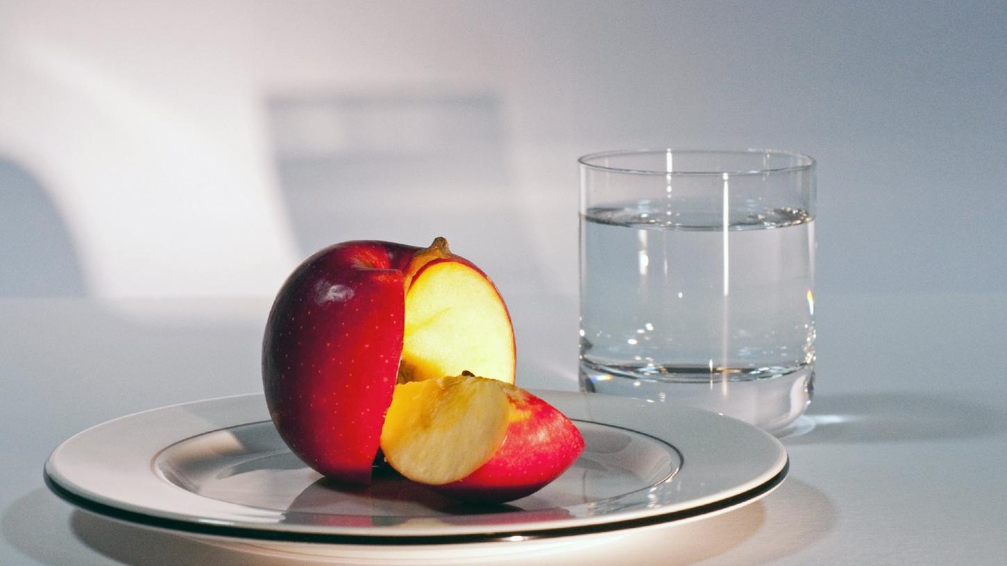 Nur Obst und Wasser ist nicht die Lösung. Zum Anti-Diät-Tag hat die NZ mit einem Experten über das richtige Abnehmen gesprochen.
