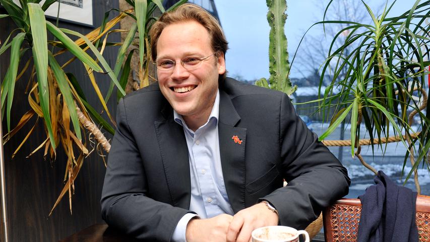 Nach der Kommunalwahl 2014 wurde der Wirtschaftswissenschaftler Christian Pech (SPD) Vize-Landrat in Erlangen-Höchstadt Nach der Kommunalwahl 2014 wurde der Wirtschaftswissenschaftler Christian Pech (SPD) Vize-Landrat in Erlangen-Höchstadt