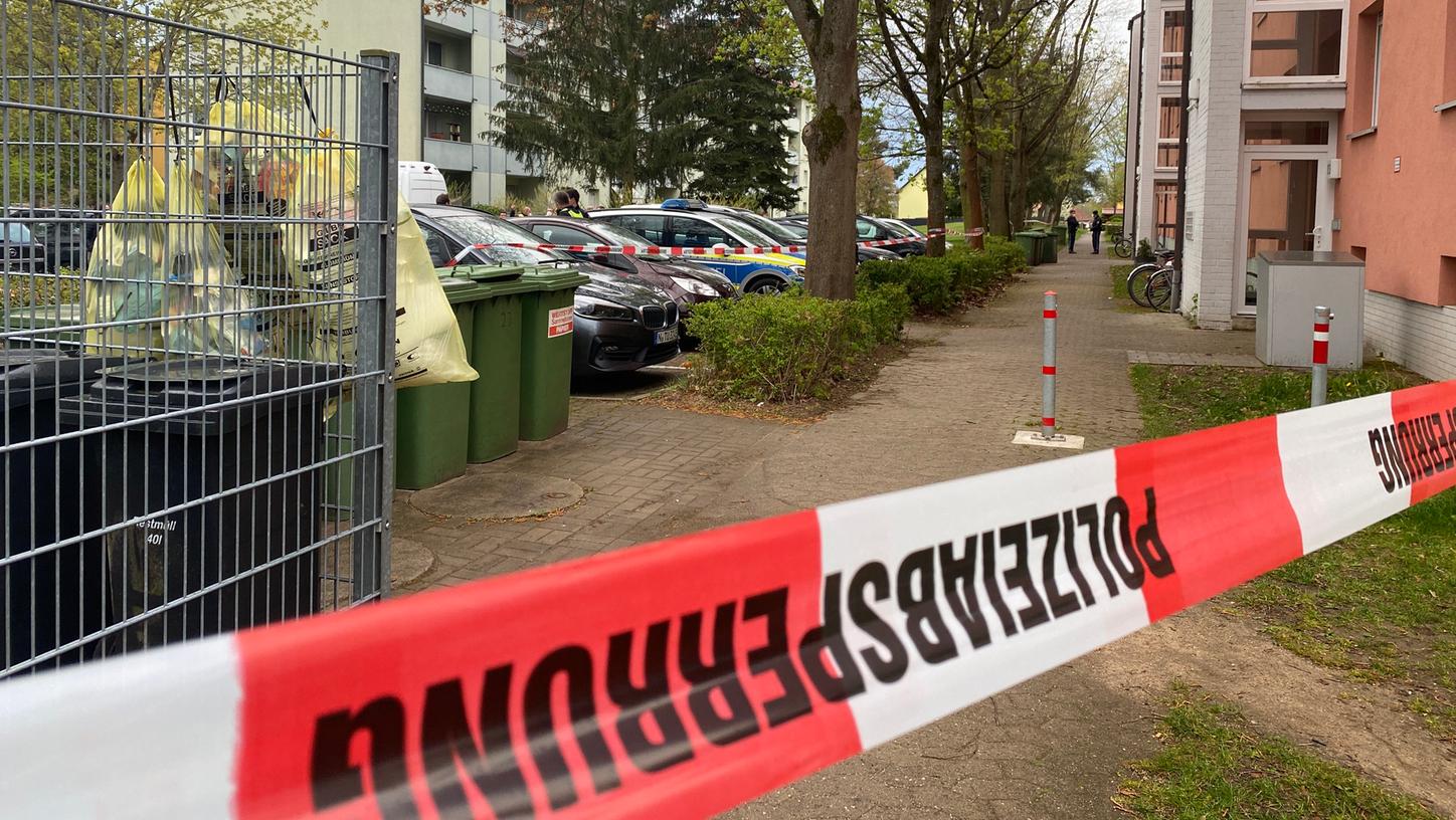 Der Leichnam der Frau wurde in einem Wohnanwesen in der Wilhelm-Albrecht-Straße gefunden.