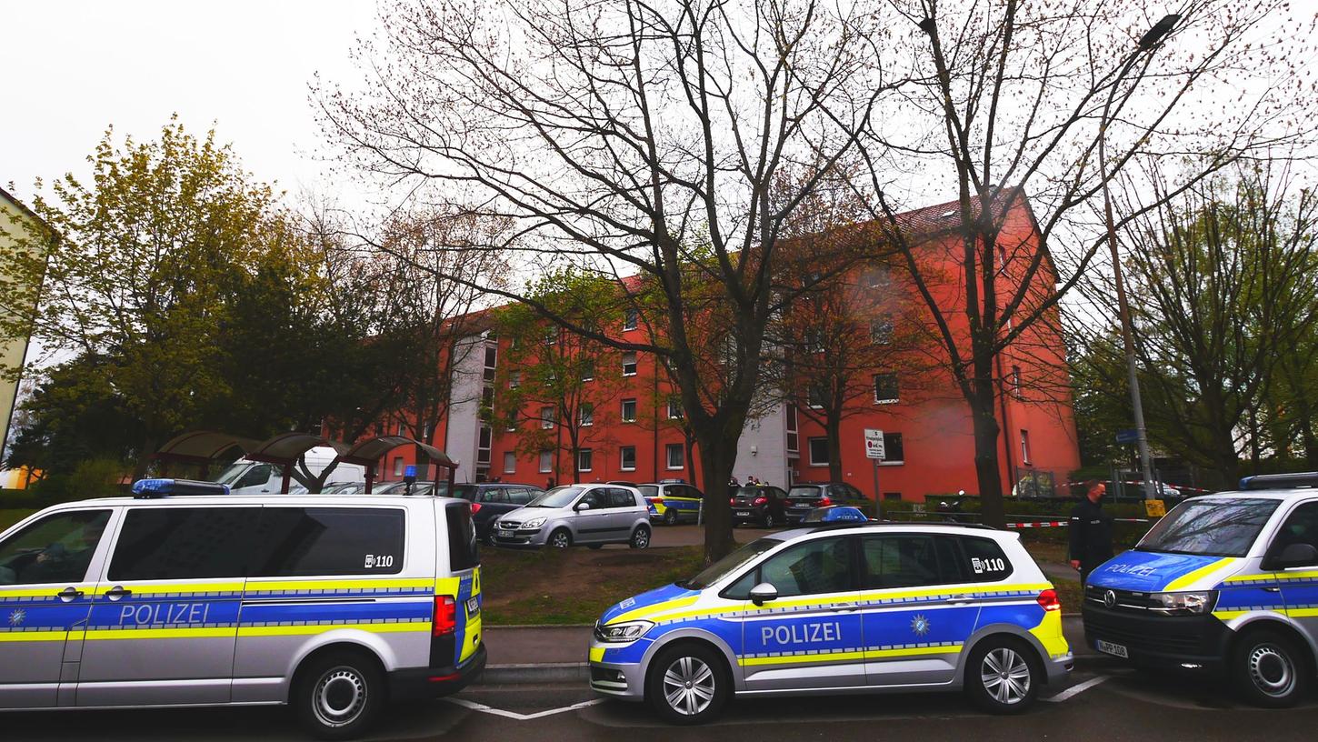 Der Leichnam der Frau wurde in einem Wohnanwesen in der Wilhelm-Albrecht-Straße gefunden.