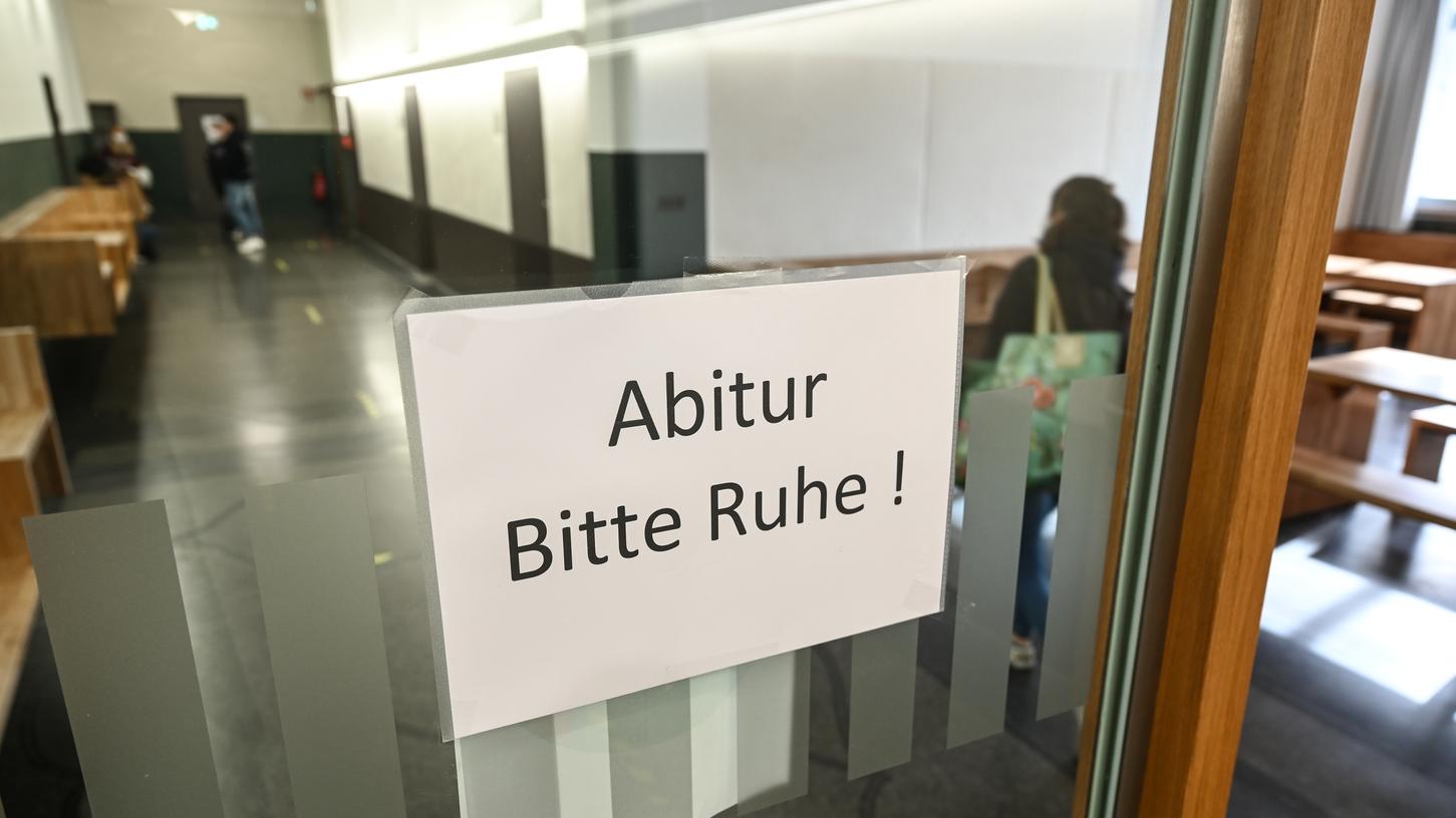 Am 12. Mai beginnen in Bayern die schriftlichen Abiturprüfungen.
Am 12. Mai beginnen in Bayern die schriftlichen Abiturprüfungen.