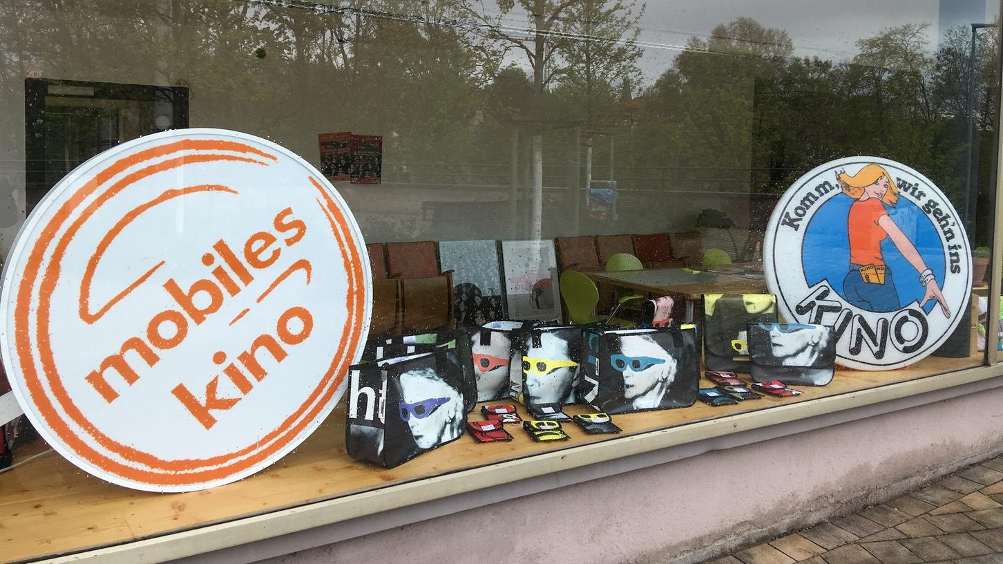 Jetzt mit Schaufenster: Das Mobile Kino ist umgezogen.
Jetzt mit Schaufenster: Das Mobile Kino ist umgezogen.