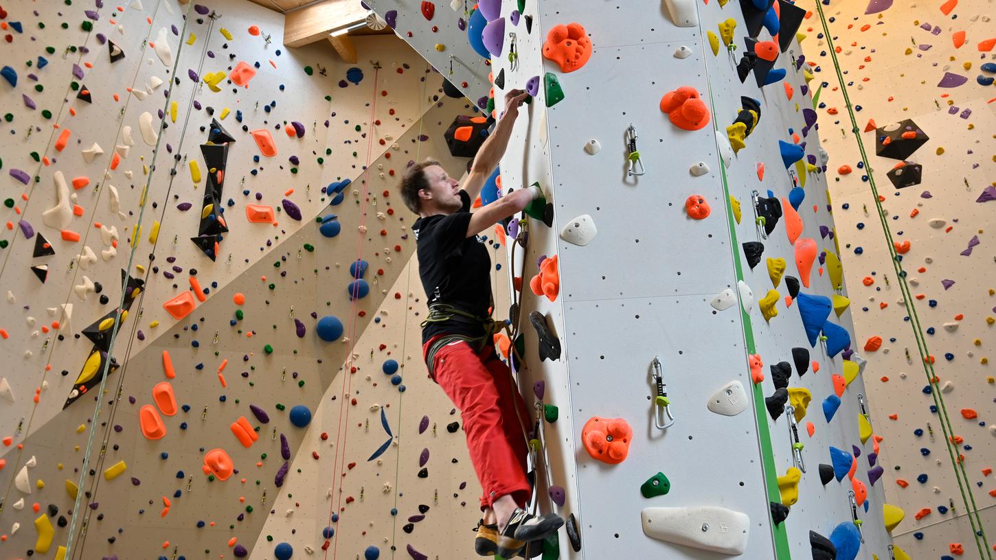 Hoch hinaus: Kevin Bartke beim Training in der Kletterhalle der Erlanger Sektion des Deutschen Alpen-Verbandes.
Hoch hinaus: Kevin Bartke beim Training in der Kletterhalle der Erlanger Sektion des Deutschen Alpen-Verbandes.