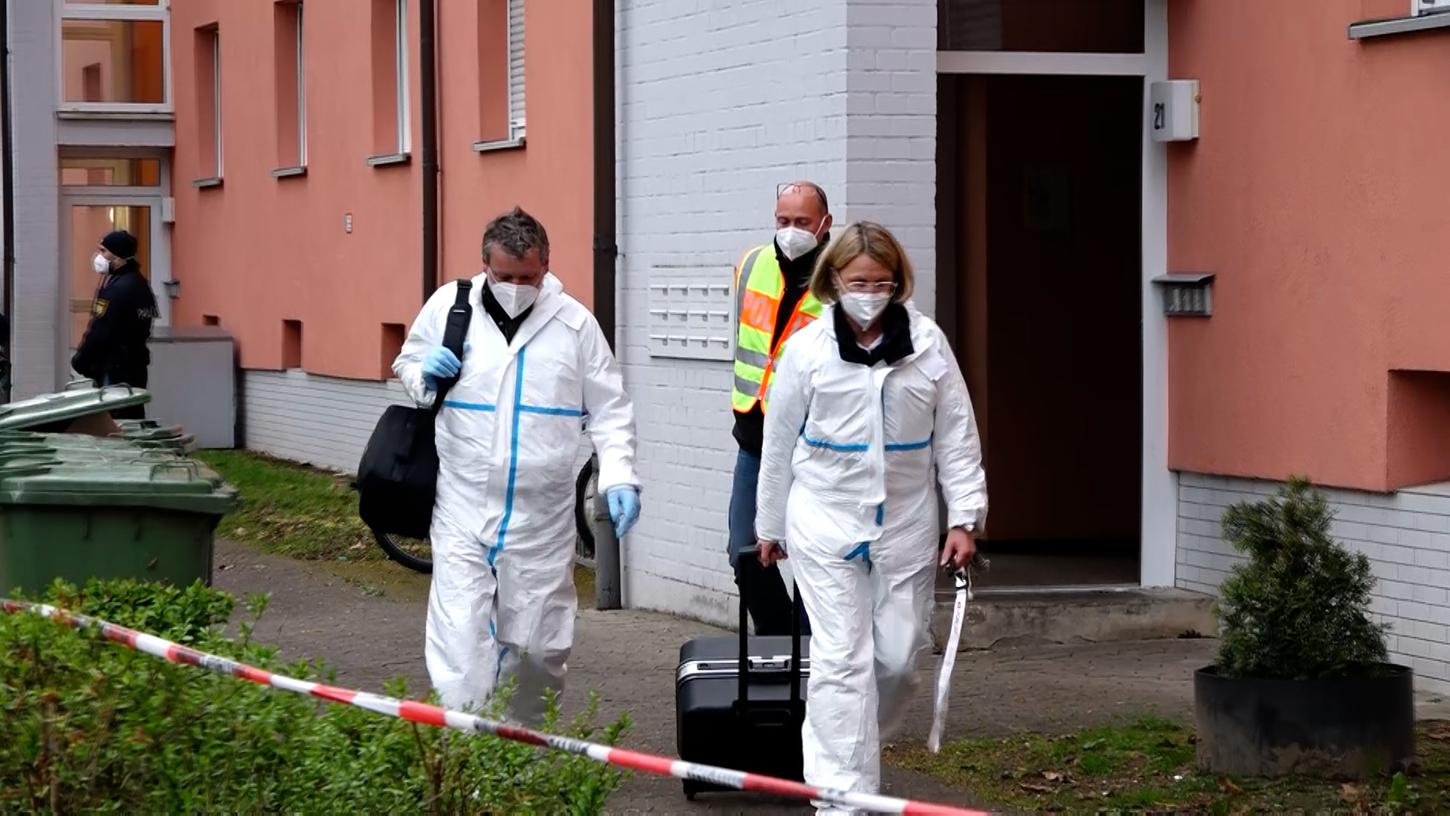 Am Dienstagnachmittag (4. Mai) wurde eine 52-jährige Frau in ihrer Wohnung im Schwabacher Stadtteil Eichwasen tot aufgefunden.
Am Dienstagnachmittag (4. Mai) wurde eine 52-jährige Frau in ihrer Wohnung im Schwabacher Stadtteil Eichwasen tot aufgefunden.