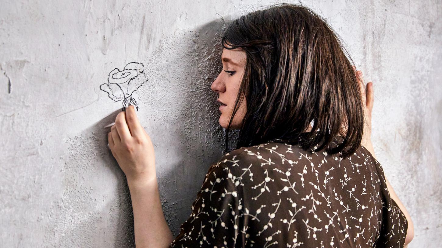 Sophie Scholl wurde am 18. Februar 1943 für ihren Widerstand mit der Weißen Rose hingerichtet.
Sophie Scholl wurde am 18. Februar 1943 für ihren Widerstand mit der Weißen Rose hingerichtet.