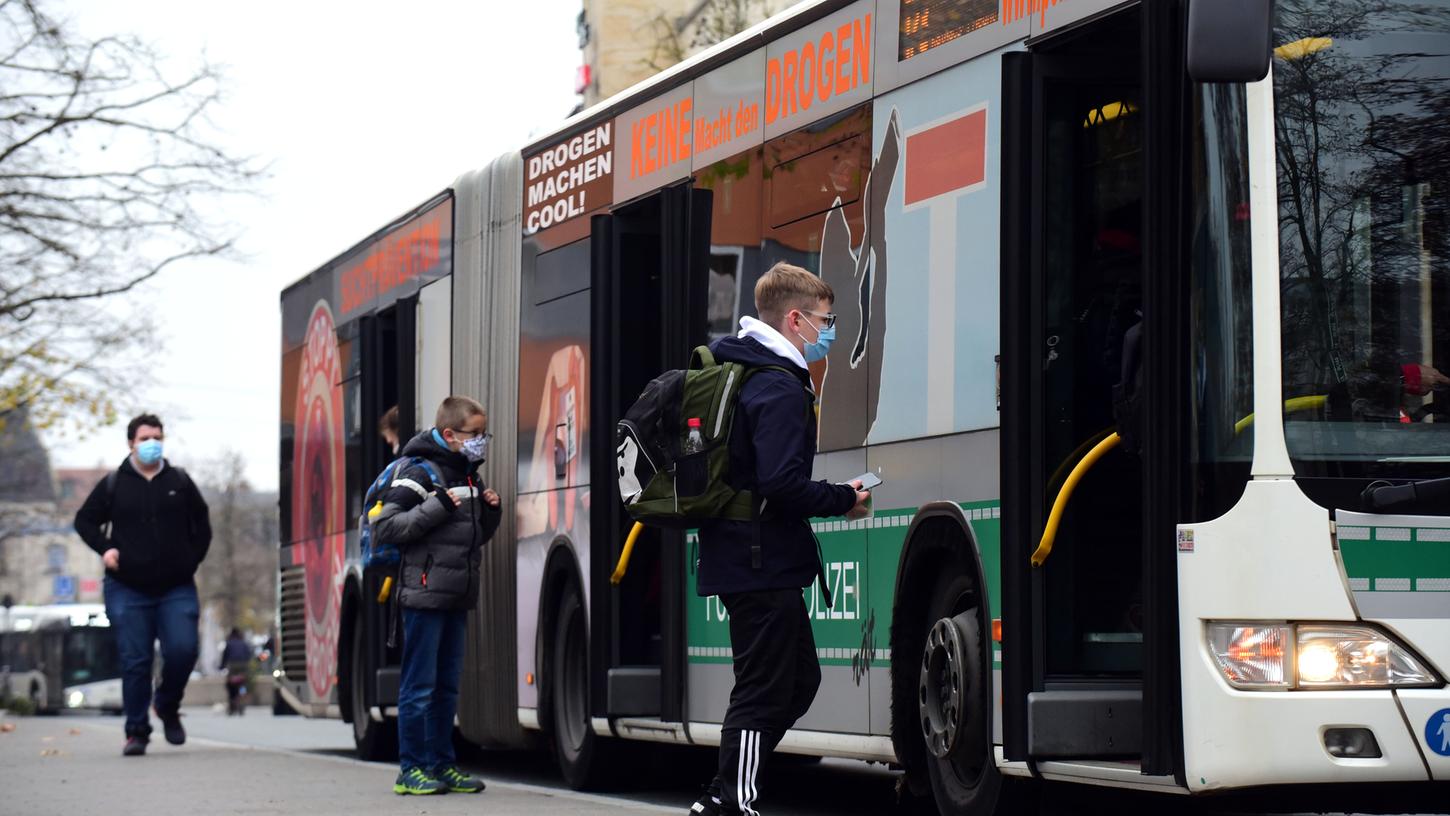 Auf den Buslinien 37 und 47 kommt es im nächsten halben Jahr zu leichten Veränderungen. Grund dafür sind Kanalbauarbeiten in der Kilianstraße.
Auf den Buslinien 37 und 47 kommt es im nächsten halben Jahr zu leichten Veränderungen. Grund dafür sind Kanalbauarbeiten in der Kilianstraße.