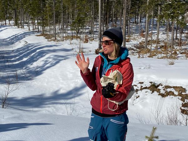 Schneeschuh-Wanderung mit der Rangerin des Naturparks Karwendel Marina Hausberger.