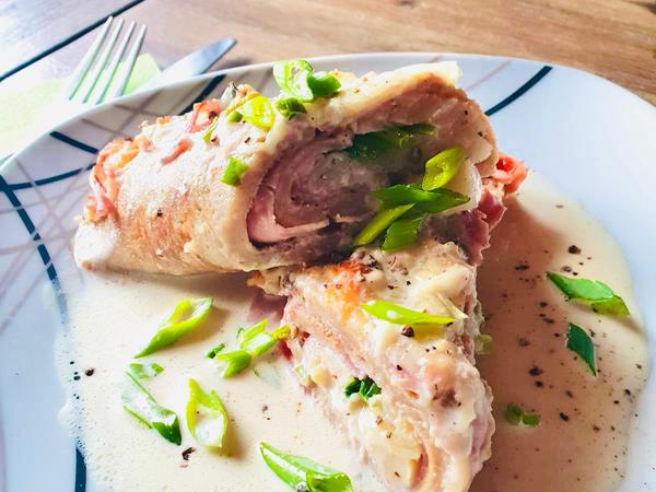 Nicht kompliziert, aber sehr lecker: Das Lieblingsrezept von NN-Leserin Diana Taphorn sind Pfannkuchen gefüllt mit Spargel und Schinken, Sahnesoße und Käse überbacken. Nicht kompliziert, aber sehr lecker: Das Lieblingsrezept von NN-Leserin Diana Taphorn sind Pfannkuchen gefüllt mit Spargel und Schinken, Sahnesoße und Käse überbacken.