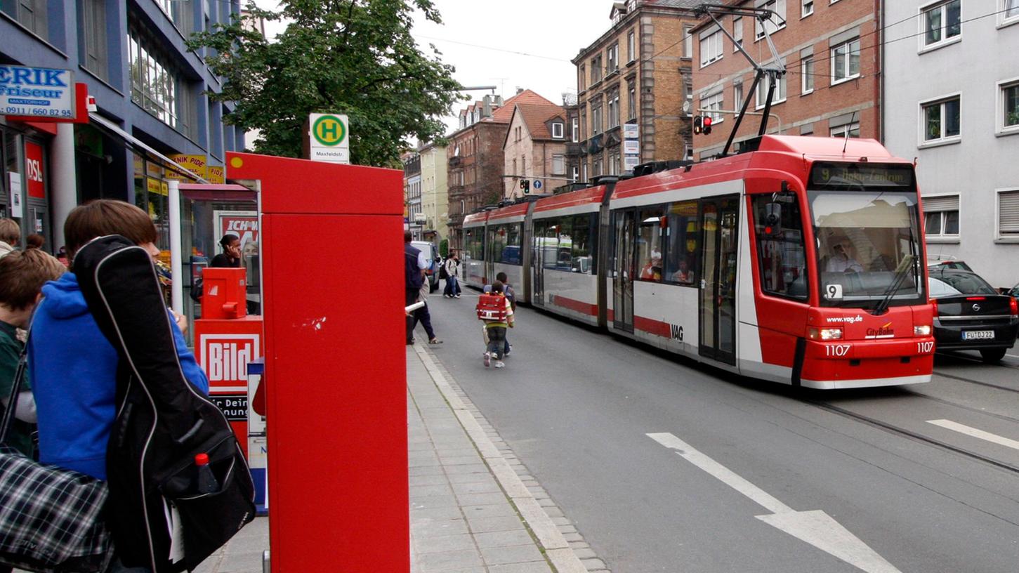 Sie wird schmerzlich vermisst. Die Straßenbahnlinie 9 in der Pirckheimerstraße.
Sie wird schmerzlich vermisst. Die Straßenbahnlinie 9 in der Pirckheimerstraße.