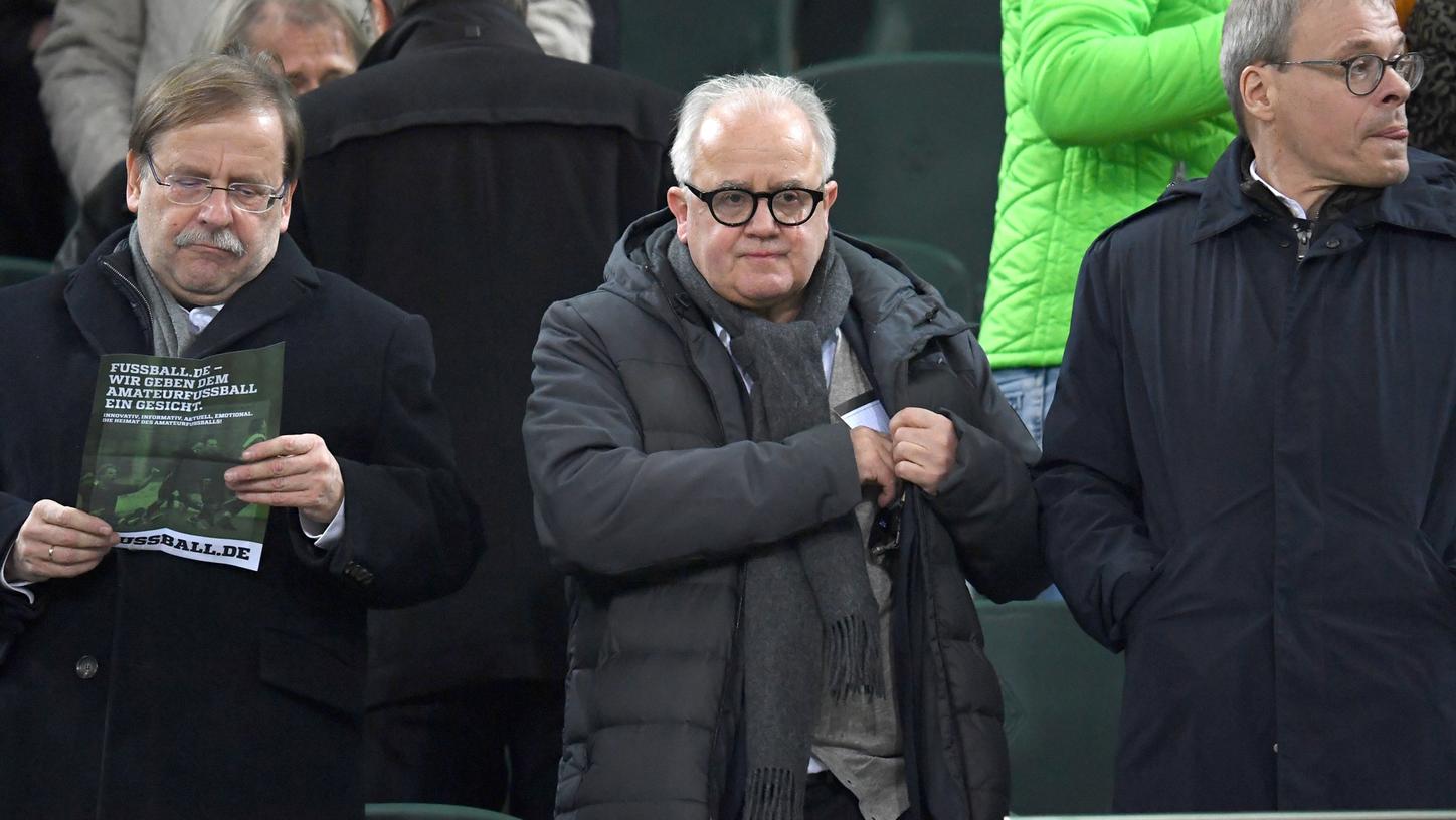 Einpacken? Fritz Keller (Mitte) - noch DFB-Präsident - denkt von sich aus nicht daran. Einpacken? Fritz Keller (Mitte) - noch DFB-Präsident - denkt von sich aus nicht daran.