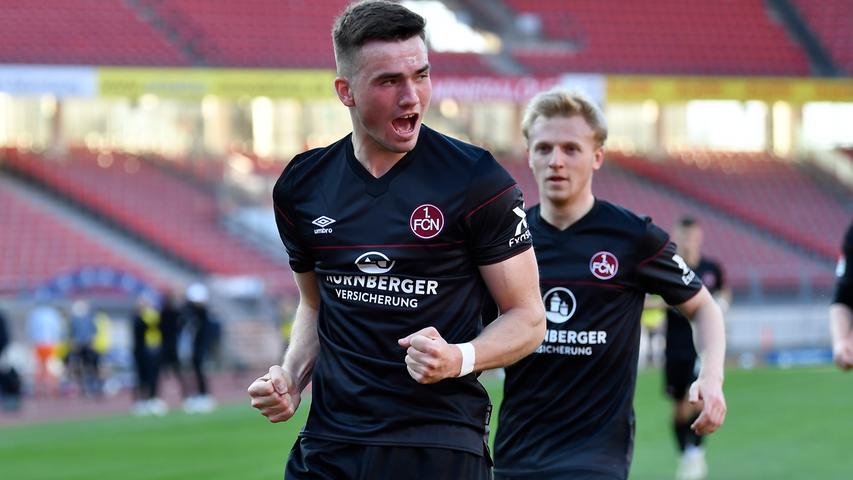 Au Backe: Auf Dennis Borkowski muss der Club in Hamburg verzichten. Den Angreifer, der gegen Kiel sein drittes Saisontor erzielte, plagt ein entzündeter Weisheitszahn.
Au Backe: Auf Dennis Borkowski muss der Club in Hamburg verzichten. Den Angreifer, der gegen Kiel sein drittes Saisontor erzielte, plagt ein entzündeter Weisheitszahn.