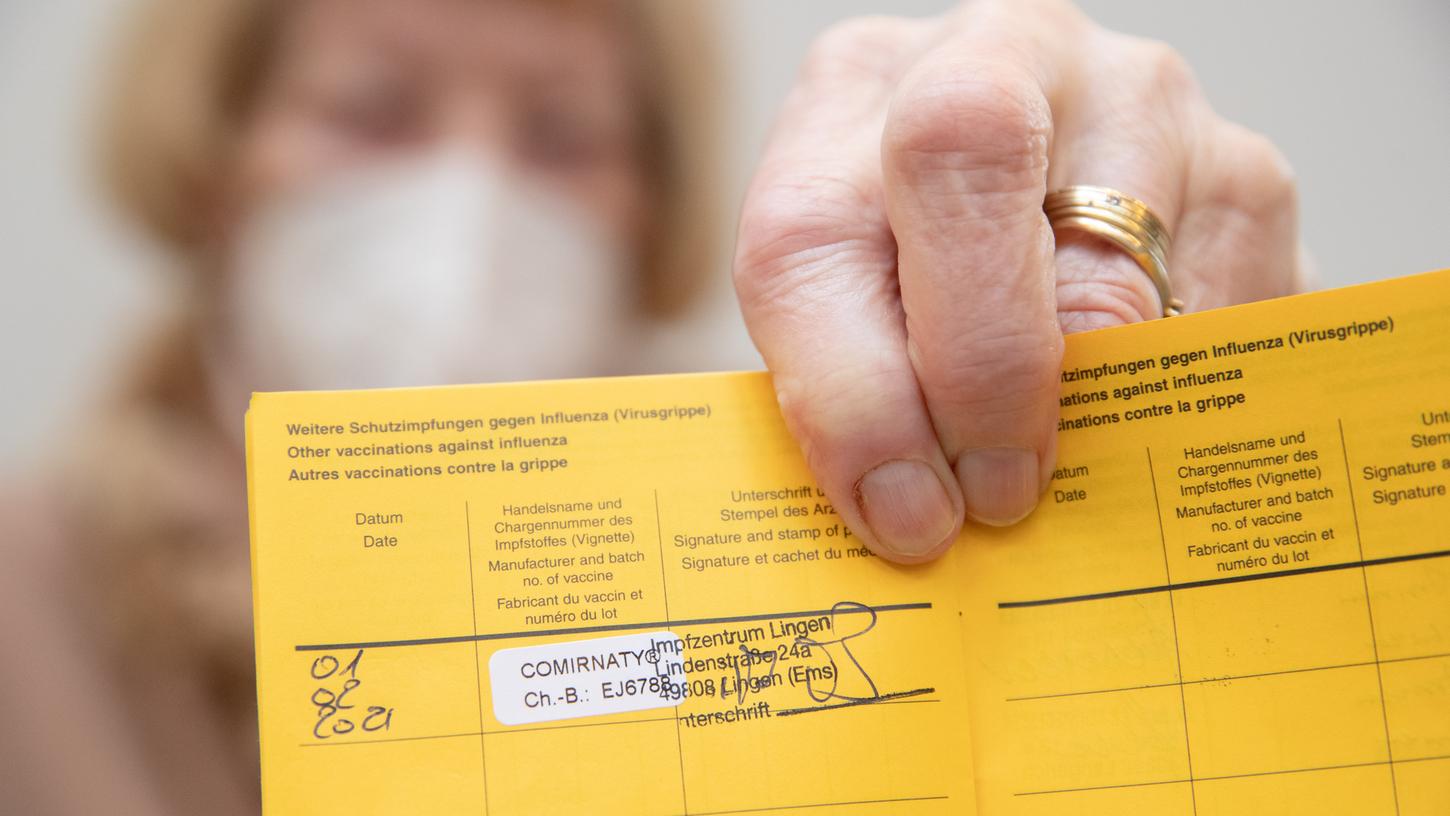 Immer mehr Menschen sind auch in Schwabach und im Landkreis Roth gegen eine schwere Covid-19-Erkrankung geimpft. Insgesamt wurden inzwischen mehr als 66000 Spritzen gesetzt, mehr als 10000 alleine in dieser Woche.
Immer mehr Menschen sind auch in Schwabach und im Landkreis Roth gegen eine schwere Covid-19-Erkrankung geimpft. Insgesamt wurden inzwischen mehr als 66000 Spritzen gesetzt, mehr als 10000 alleine in dieser Woche.