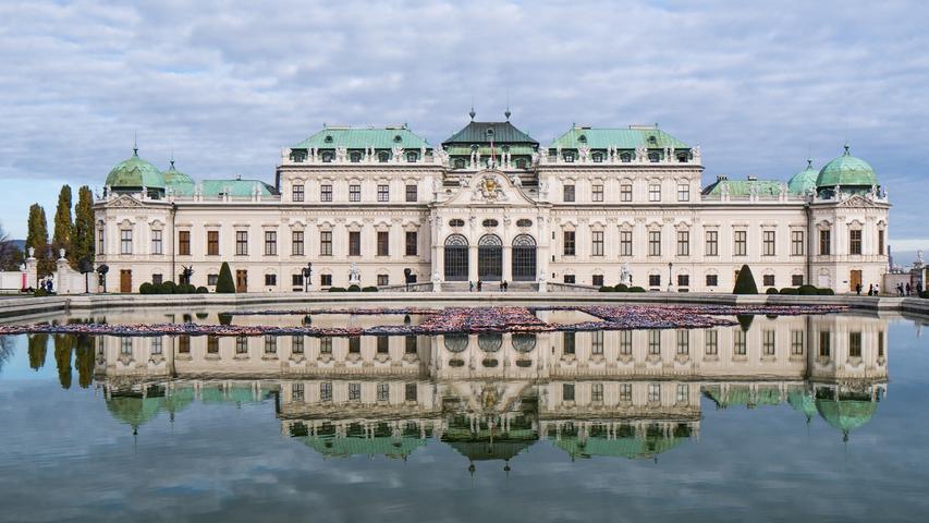 Nicht so weit von Deutschland, jedoch immer einen Besuch wert: Die ganze Wiener Altstadt rund um den Stephansdom gehört zum Weltkulturerbe der UNESCO! Die Heimat von Mozart und Beethoven verzaubert die Touristen mit mehreren Schlössern. "Schloss Belvedere" ist das Symbol der Wiener Klassik.