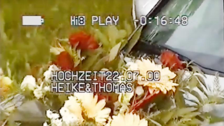 Hochzeit auf Videokamera: Wer kennt Heike und Thomas?