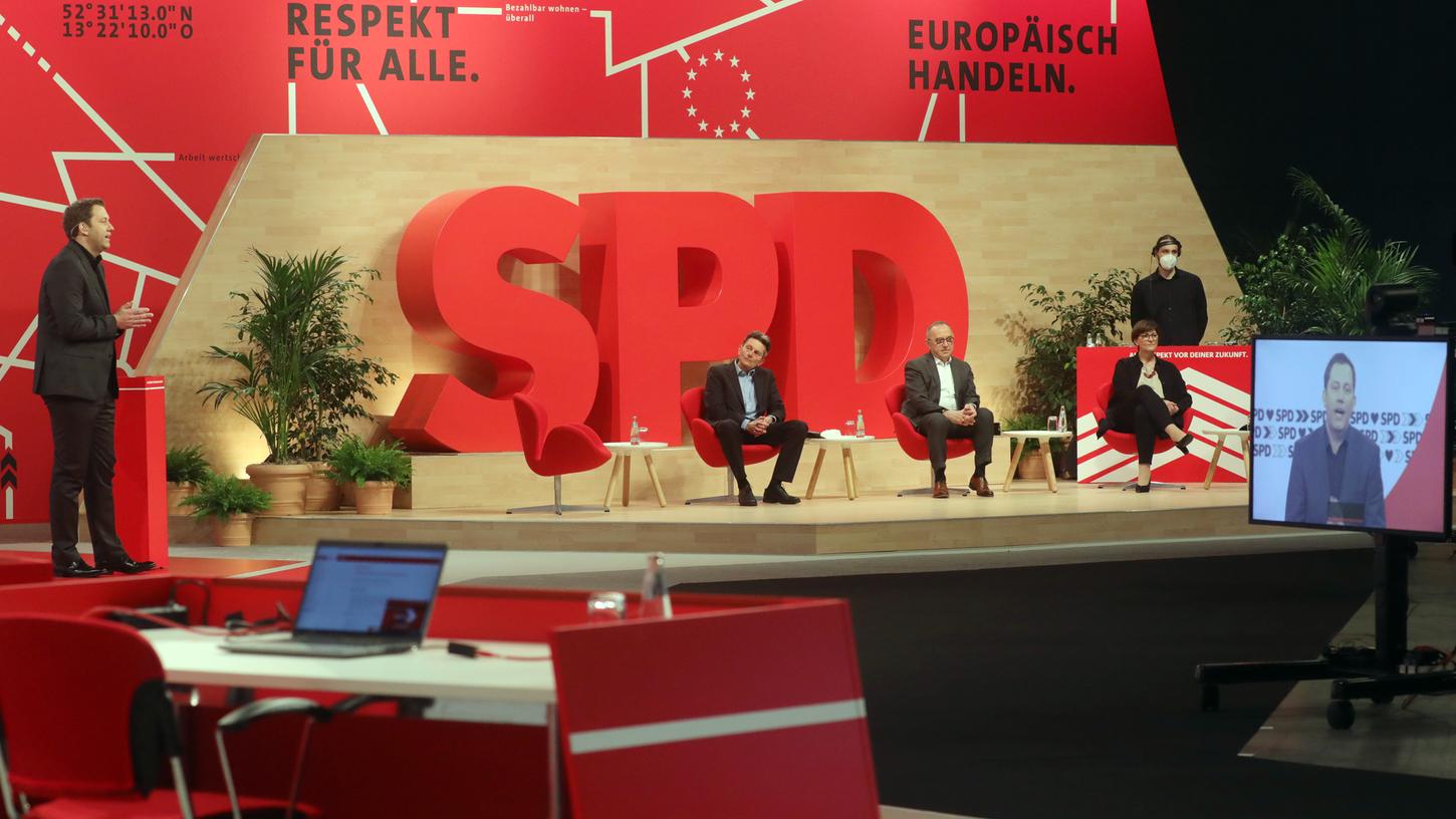 Indirekt versprach SPD-Generalsekretär Klingbeil einen anderen Politikstil als unter Kanzlerin Angela Merkel (CDU).
Indirekt versprach SPD-Generalsekretär Klingbeil einen anderen Politikstil als unter Kanzlerin Angela Merkel (CDU).