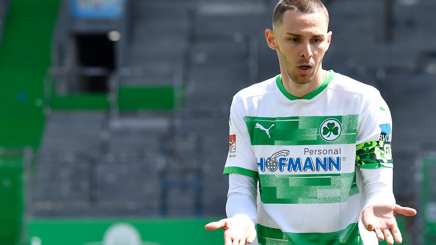 Nicht ganz: Branimir Hrgota und die Fürther standen nach dem 2:2 gegen Karlsruhe nicht mi leeren Händen da, vergaben aber die Chance auf mehr als einen Punkt.