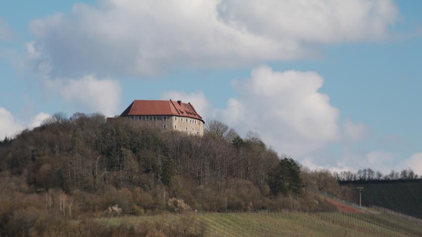 Ganz schön lage thront die Burg schon nahe Bühlberg.