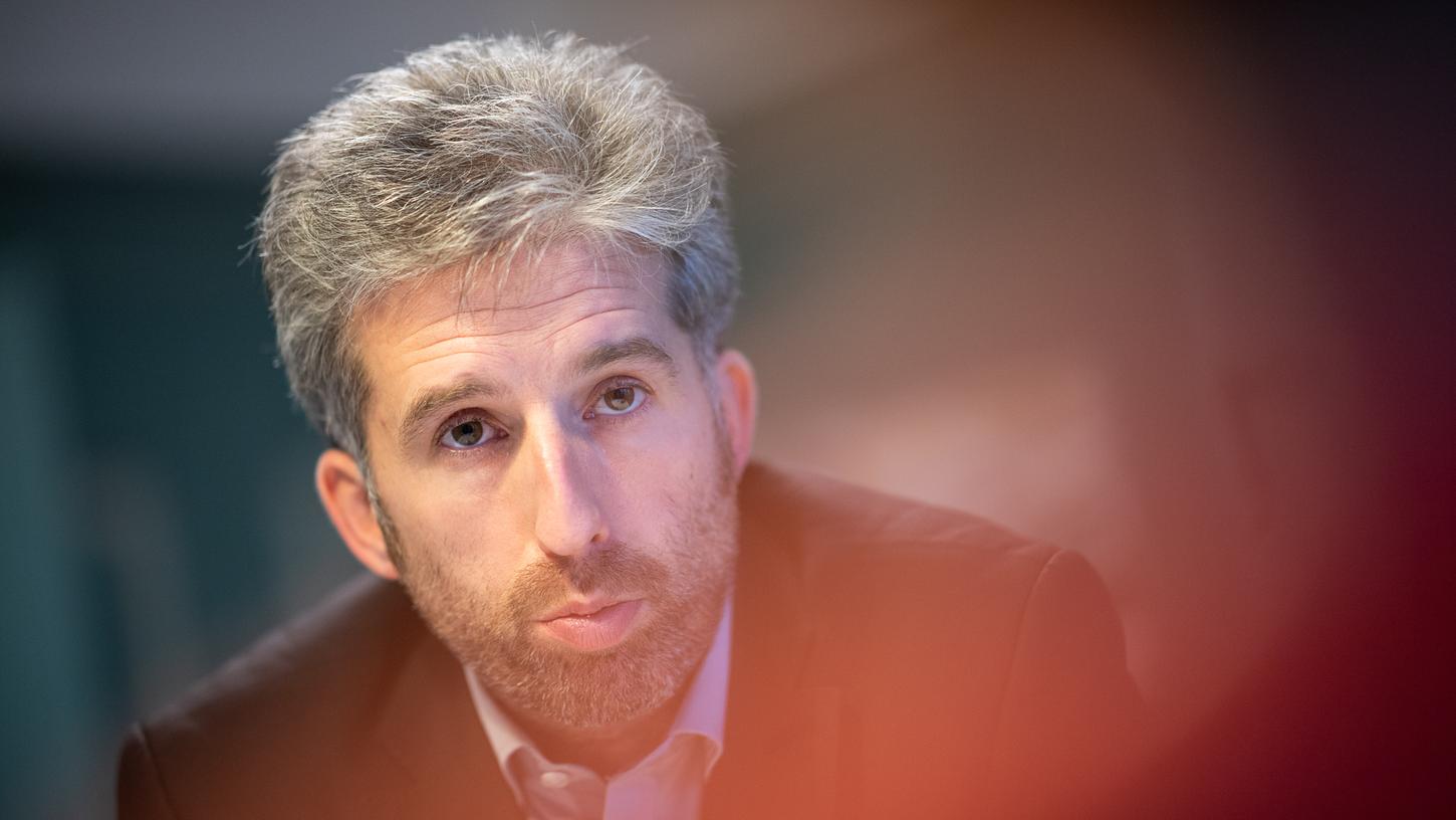 Schon länger hegen viele Grüne tiefen Groll gegen den Tübinger OB Boris Palmer. Nun ist das Tischtuch endgültig zerschnitten.
Schon länger hegen viele Grüne tiefen Groll gegen den Tübinger OB Boris Palmer. Nun ist das Tischtuch endgültig zerschnitten.