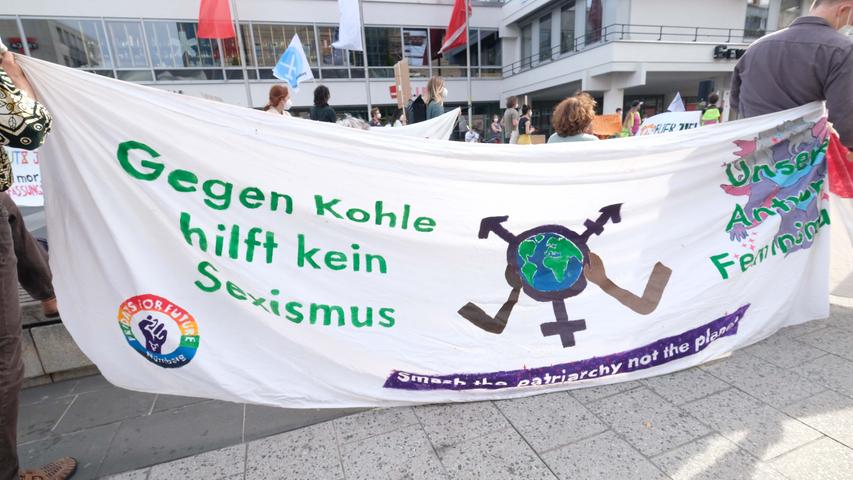 250 Tage Klimacamp: Demonstration in der Nürnberger Innenstadt