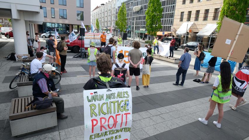 250 Tage Klimacamp: Demonstration in der Nürnberger Innenstadt