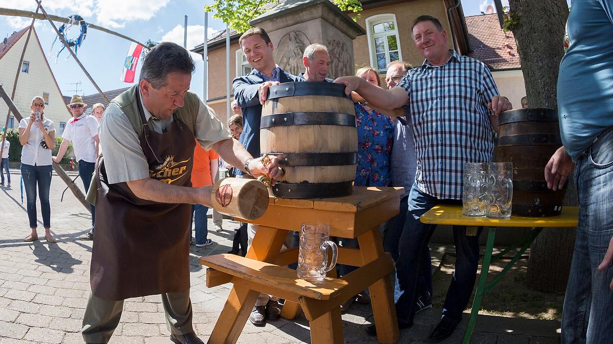 Keine Kärwa, kein Bieranstich: Auch in Tuchenbach schwingt Bürgermeister Leonhard Eder heuer nicht den Hammer.