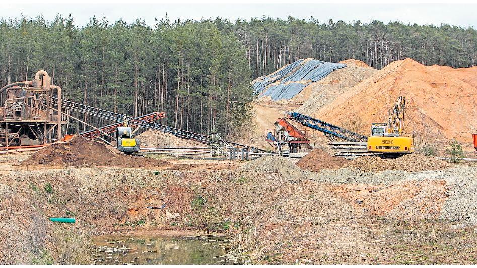 Gegen eine Erweiterung des Sandabbaus bei Röthenbach wenden sich Bürgerinitiative, der Bund Naturschutz und die umliegenden Gemeinden.
Gegen eine Erweiterung des Sandabbaus bei Röthenbach wenden sich Bürgerinitiative, der Bund Naturschutz und die umliegenden Gemeinden.