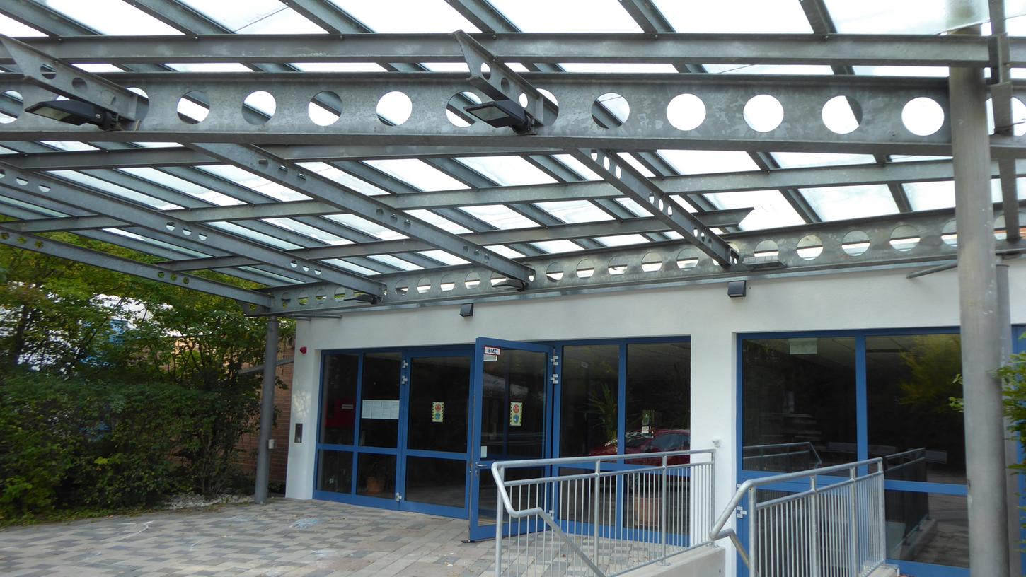 Zur Sitzung der Kreisgremien darf die Markgrafenhalle am 17. Mai nur mit negativem Coronatest betreten werden. Zur Sitzung der Kreisgremien darf die Markgrafenhalle am 17. Mai nur mit negativem Coronatest betreten werden.