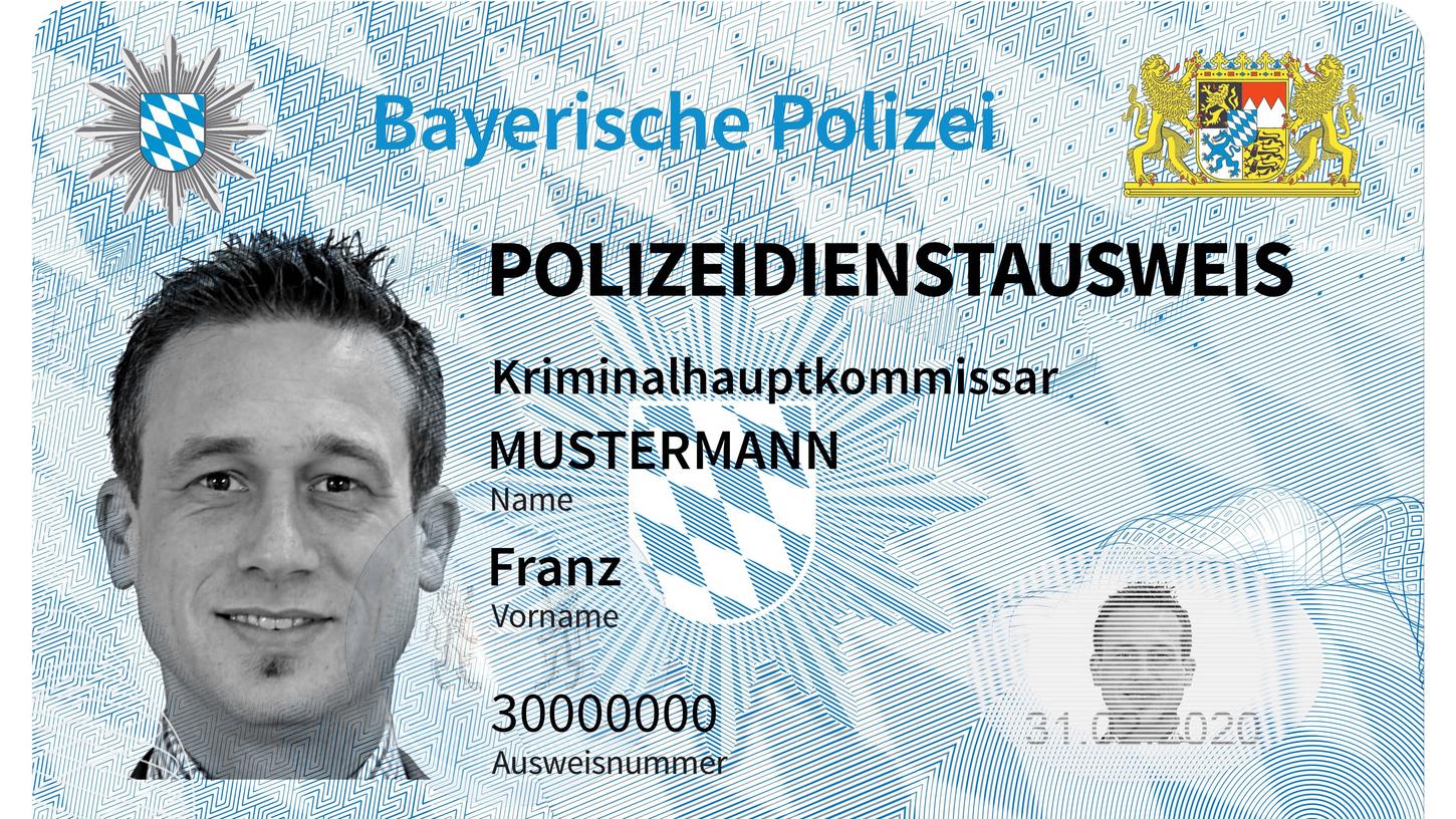 Neumarkts Polizisten weisen sich jetzt mit einer Plastikkarte aus