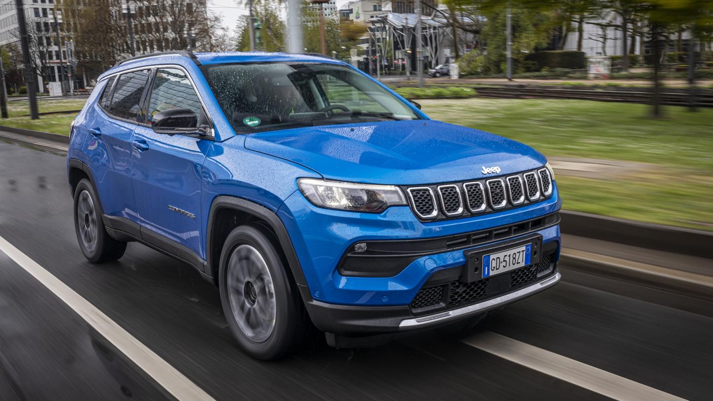 Leuchtstark: Optional gibt es für den Jeep Compass jetzt Voll-LED-Scheinwerfer. Leuchtstark: Optional gibt es für den Jeep Compass jetzt Voll-LED-Scheinwerfer.