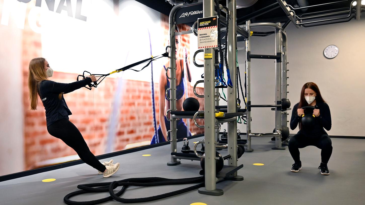 Am Mittwochnachmittag wurde im neuen Fit Star in der Erlanger Innenstadt noch trainiert. Ab Donnerstag ist es damit vorbei.
Am Mittwochnachmittag wurde im neuen Fit Star in der Erlanger Innenstadt noch trainiert. Ab Donnerstag ist es damit vorbei.