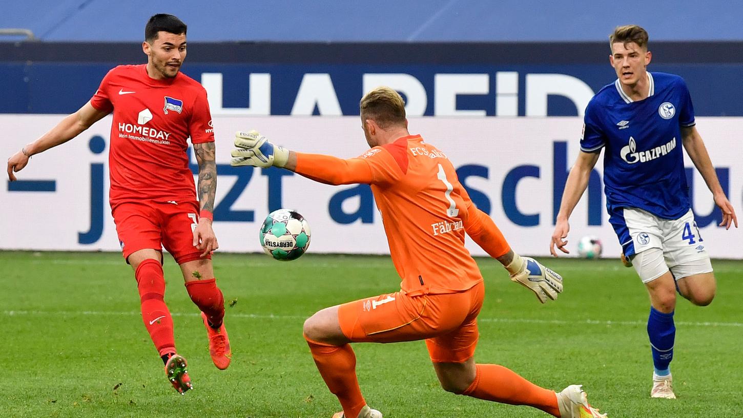 Im Nachholspiel setzte sich Berlin knapp gegen Schalke durch.