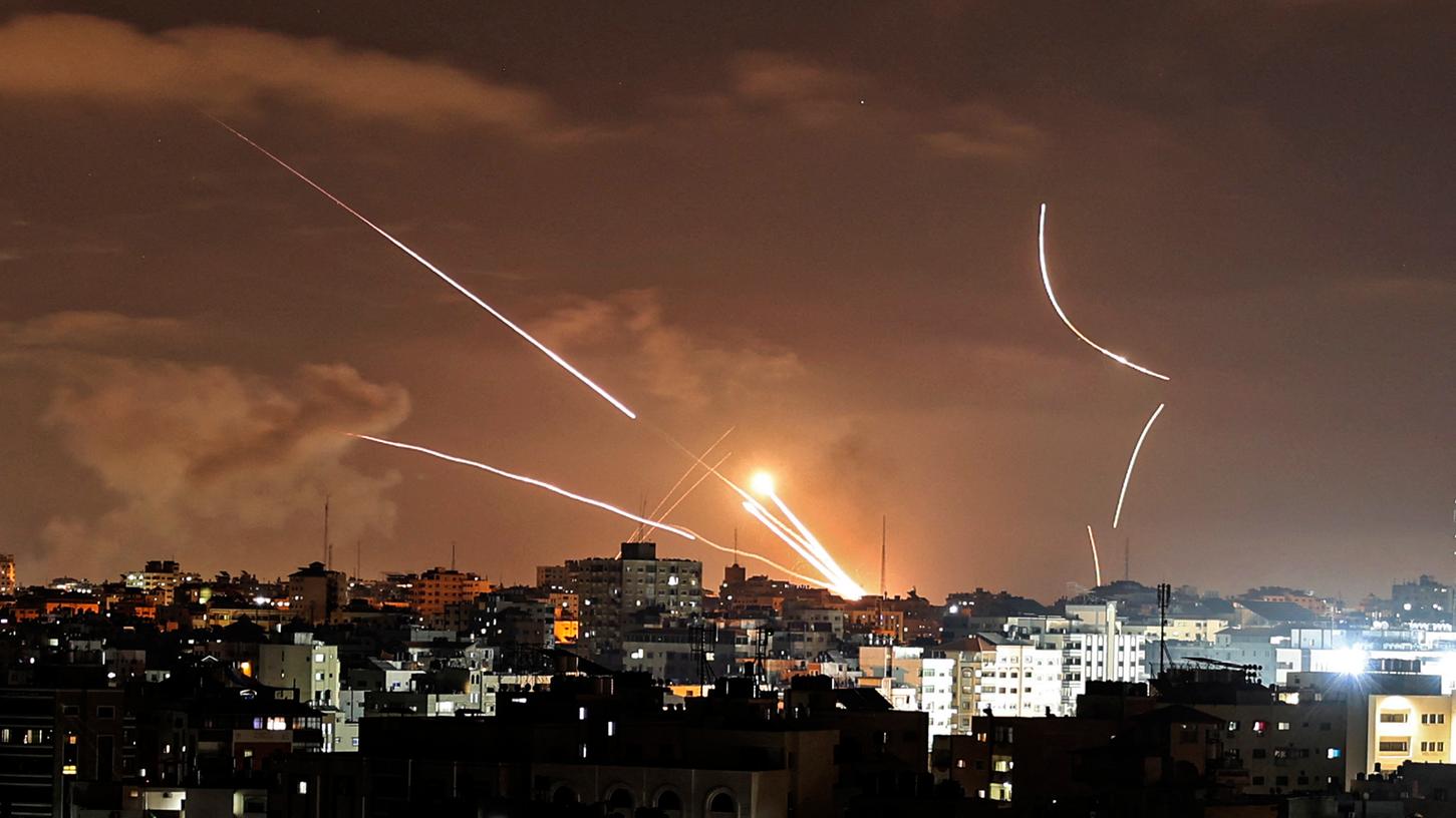 Militante Palästinenser schießen immer neue Raketensalven auf israelische Städte.