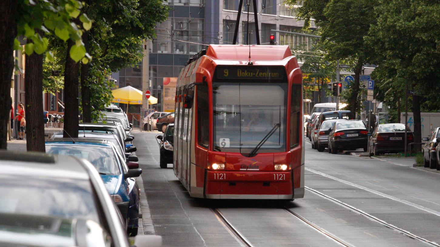 Die Straßenbahnlinie 9 verkehrte bis 2011 durch die Pirckheimerstraße. Nun soll sie reaktiviert werden. 