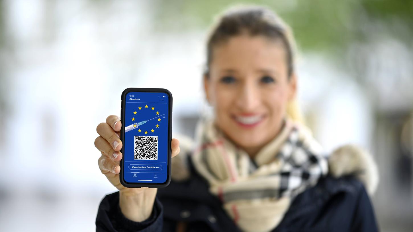 Der digitale europäische Impfpass ist für Smartphones verfügbar.