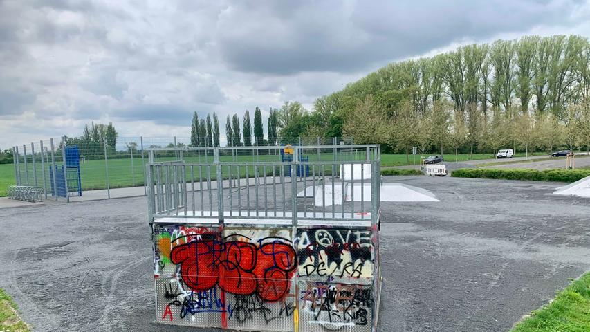 Dieburg: Skatepark mit Rollsplitt zugeschüttet - Jugendliche befreien die Anlage