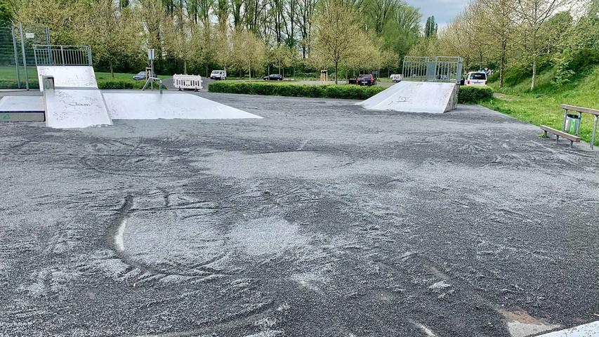 Dieburg: Skatepark mit Rollsplitt zugeschüttet - Jugendliche befreien die Anlage