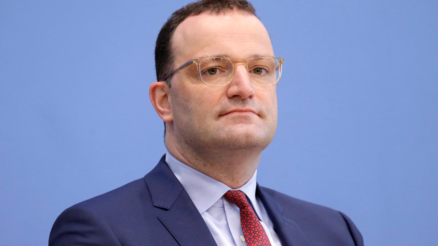 Vorsichtig optimistisch gibt sich Jens Spahn hinsichtlich der sinkenden Corona-Zahlen.