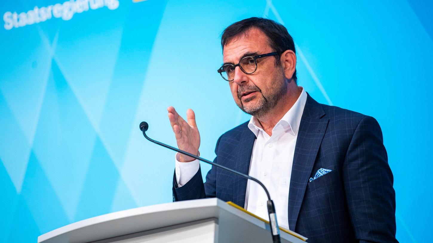 Der bayerische Gesundheitsminister Klaus Holetschek hält es für notwendig, dass es einen bundesweiten einheitlichen digitalen Impfpass gibt.
Der bayerische Gesundheitsminister Klaus Holetschek hält es für notwendig, dass es einen bundesweiten einheitlichen digitalen Impfpass gibt.