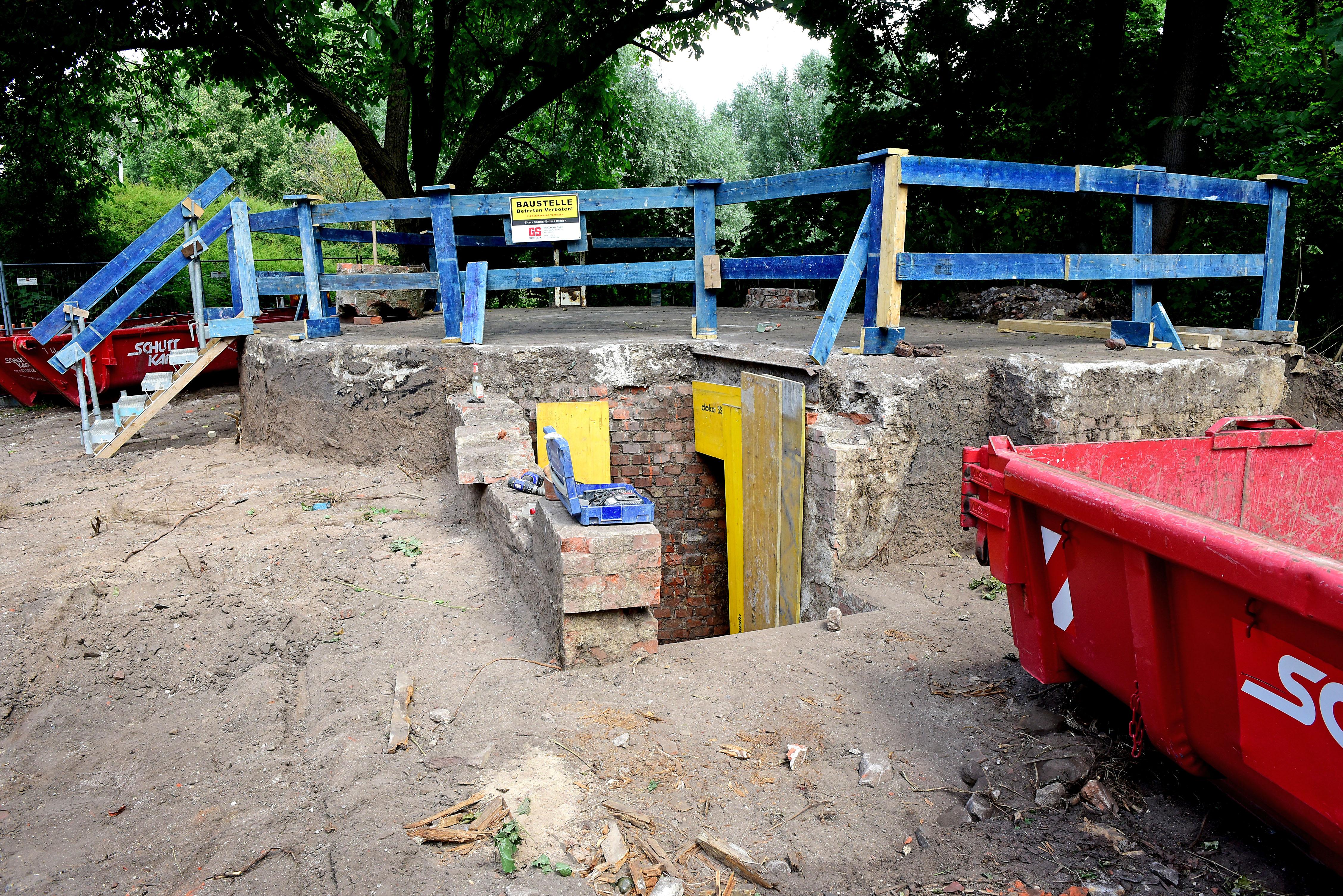Auf dem Wolfsgruberareal wurde vor knapp einem Jahr ein Schutzbau aus dem Zweiten Weltkrieg freigelegt...