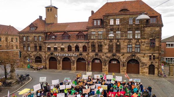 Zahlreiche Initiativen machen sich für eine Nutzung des alten Feuerwache als Kreativ- und Nachhaltigkeitszentrum stark.