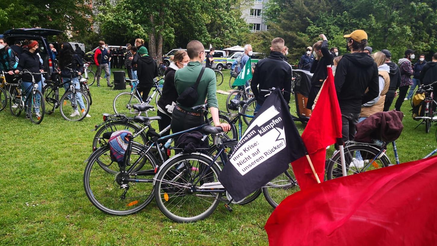Fahrrad-Demo gegen die Querdenker-Kundgebung: Vom Rosenaupark aus startet eine Gegen-Kundgebung und radelt dann Richtung Volksfestplatz.