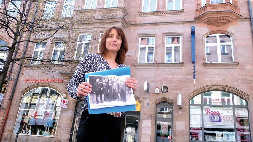 Die Historikerin Kerstin Gardill hat sich wissenschaftlich mit der Geschichte der Nürnberger SPD und der Arbeiterwohlfahrt auseinandergesetzt. Im April wählten sie die Mitglieder zur Vize-Vorsitzenden der Genossen.
Die Historikerin Kerstin Gardill hat sich wissenschaftlich mit der Geschichte der Nürnberger SPD und der Arbeiterwohlfahrt auseinandergesetzt. Im April wählten sie die Mitglieder zur Vize-Vorsitzenden der Genossen.