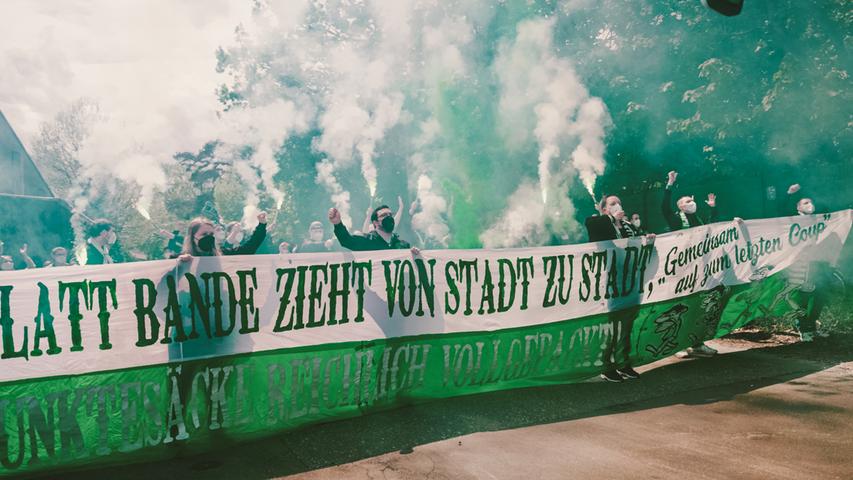 Pyro-Abschied zum Aufstiegsspiel: Kleeblatt-Fans trotzen der Pandemie