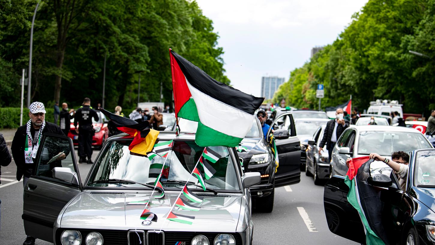 Nach der Eskalation des Konflikts zwischen Israel und der palästinensischen Hamas waren am Wochenende Tausende Menschen in deutschen Städten auf die Straße gegangen, um ihre Solidarität mit den Palästinensern zu bekunden.