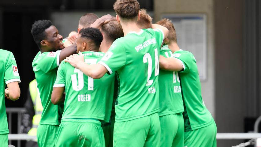 Relegation gesichert! Fürther Aufstiegskampf mit Tor-Feuerwerk in Paderborn
