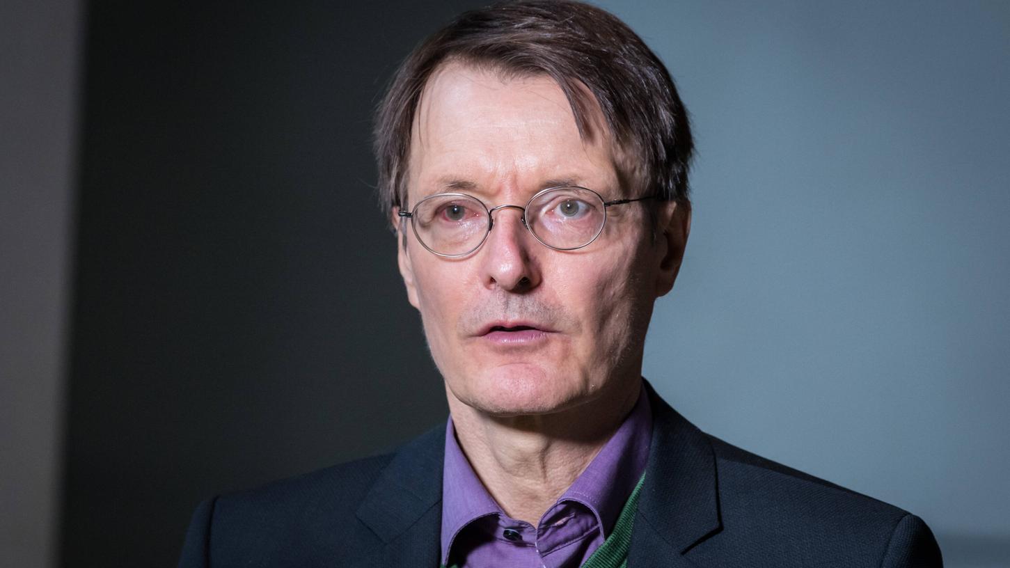 Karl Lauterbach hat sich gegenüber dem Tagesspiegel gegen Lockerungen für Erstgeimpfte ausgesprochen.
Karl Lauterbach hat sich gegenüber dem Tagesspiegel gegen Lockerungen für Erstgeimpfte ausgesprochen.