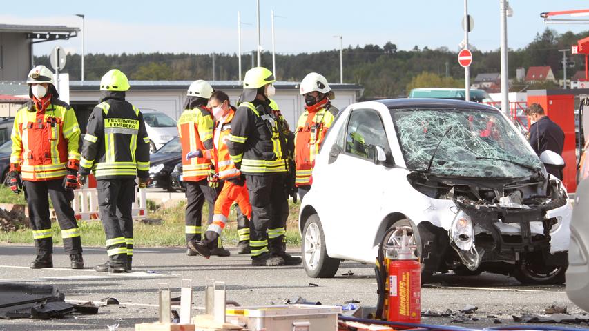BMW kollidiert mit Smart in Lehrberg: 18-Jähriger wird schwer verletzt