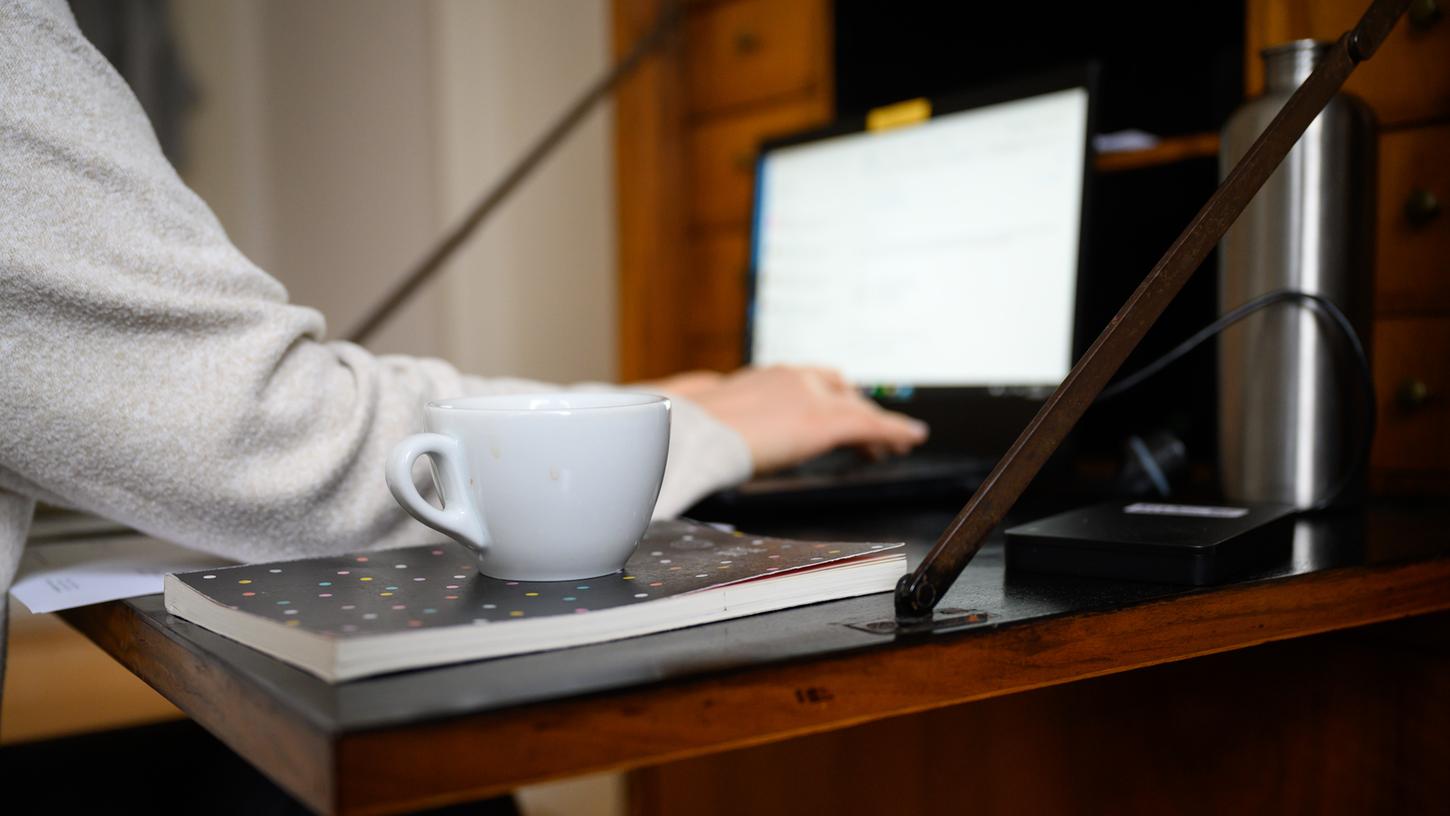 Die meisten Beschäftigten wollen auch nach der Pandemie nicht auf Homeoffice verzichten.
Die meisten Beschäftigten wollen auch nach der Pandemie nicht auf Homeoffice verzichten.