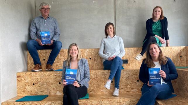 Die Protagonisten von Mader (v.l.): Werner Landhäußer, Helen Landhäußer, Marina Griesinger, Ulrike Böhm und Stefanie Kästle. Die Protagonisten von Mader (v.l.): Werner Landhäußer, Helen Landhäußer, Marina Griesinger, Ulrike Böhm und Stefanie Kästle.