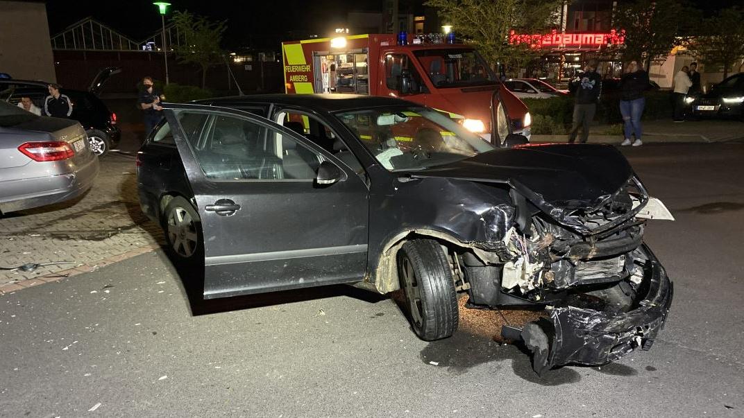 Die Autos der beiden Beteiligten waren nach dem Unfall Schrott.